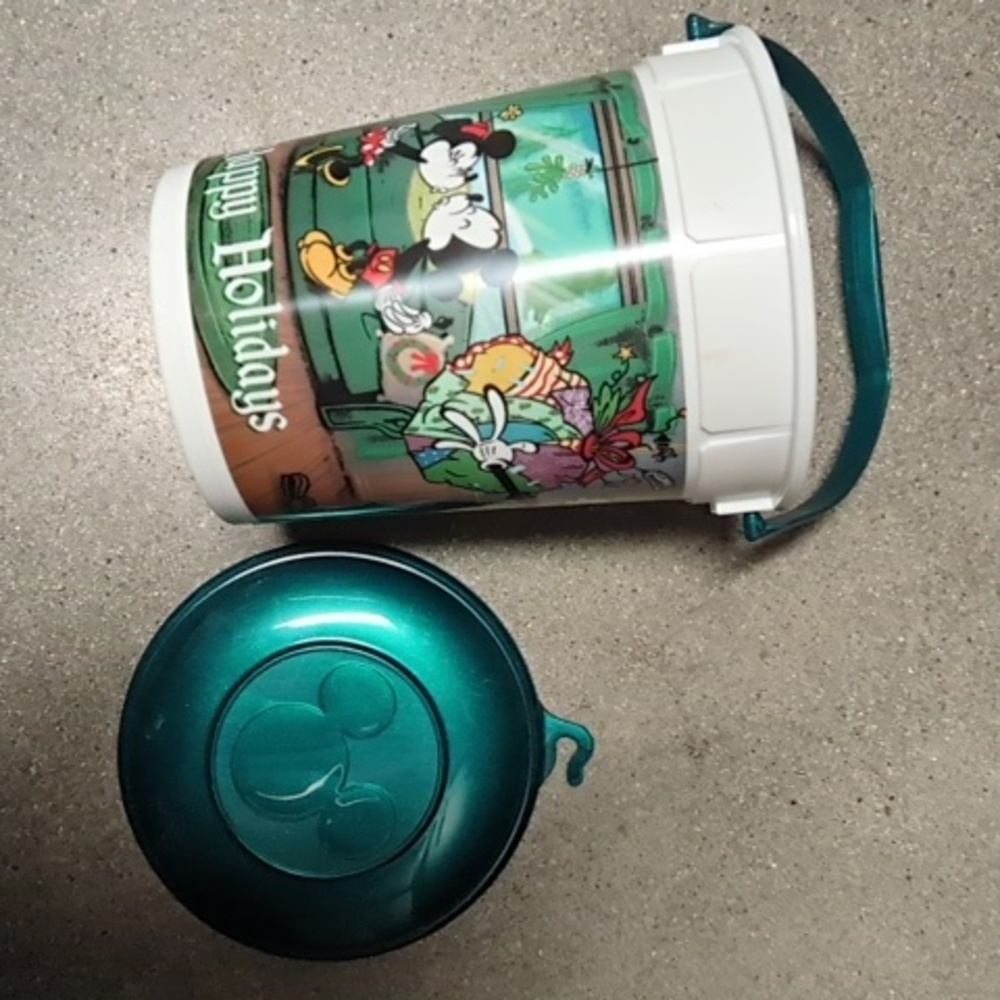 Lot 5 Disney sweatshirt, 3 recycle bags, & 1 Disney bucket - Picture 6 of 8